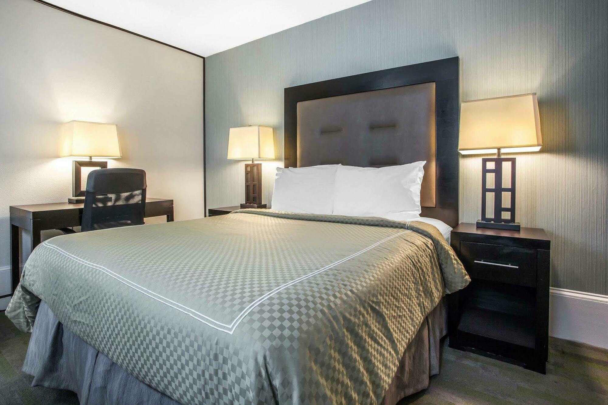 Quality Inn Center City Филадельфия Экстерьер фото